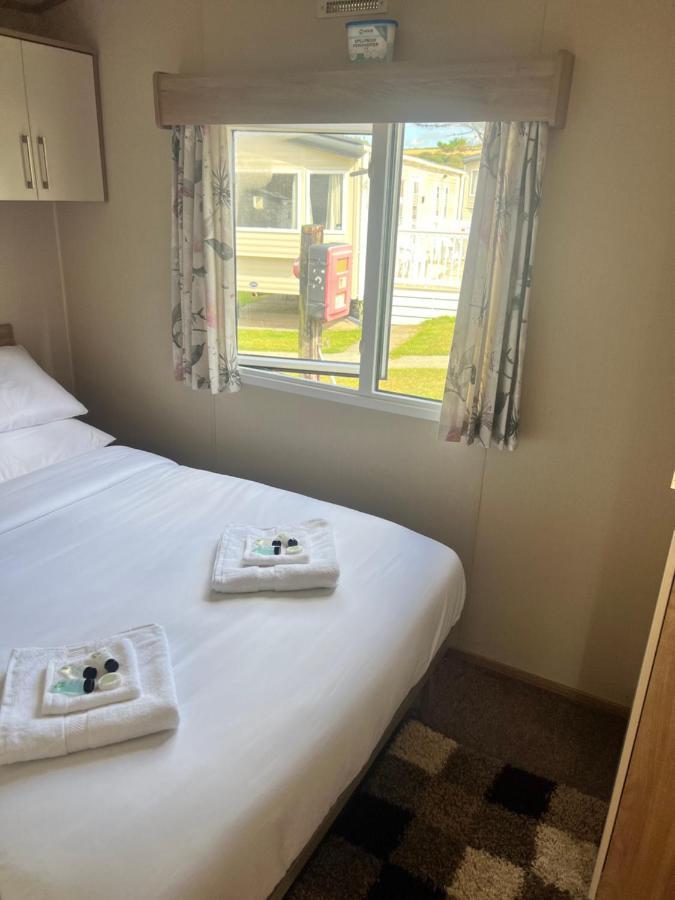 Oakley Newquay Bay Resorts New Quay Exterior foto